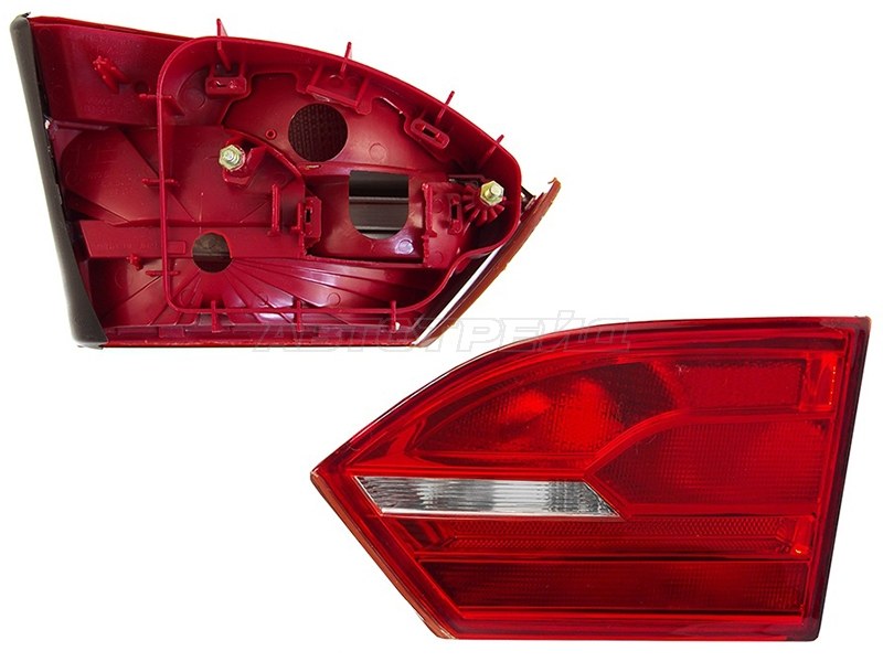 Фонарь в крышку багажника Volkswagen Jetta 10-14 (Справа)