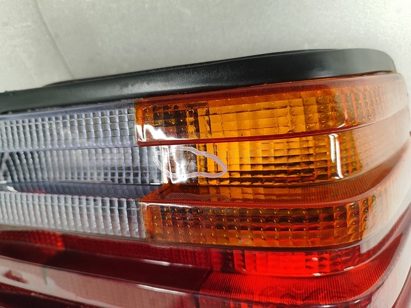 Фонарь задний Mercedes-Benz E-Class 84-93 (Справа/ 4D SED) (уценка на 10%)