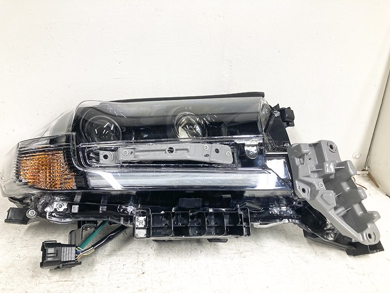 Фара TOYOTA LAND CRUISER 200 15-21 RH LED EXECUTIVE BLACK/WHITE (уценка на 10%)